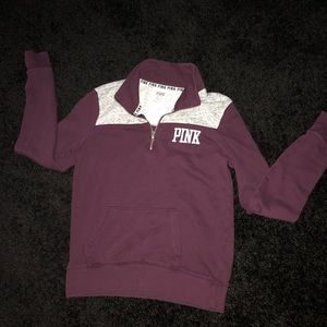 Sweatshirt with zipper